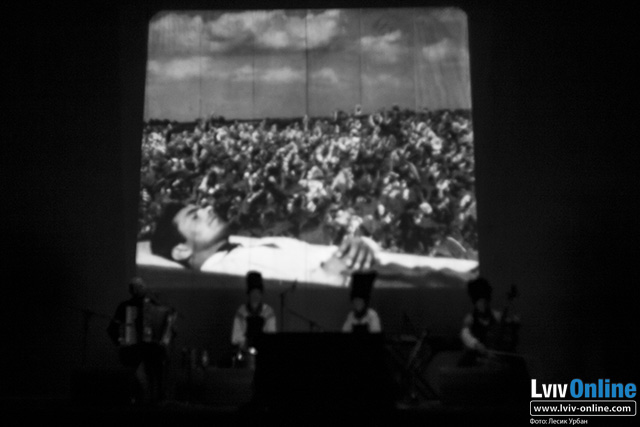 Фото з концерту «ДахаБраха»: музика до фільму Довженка «Земля»