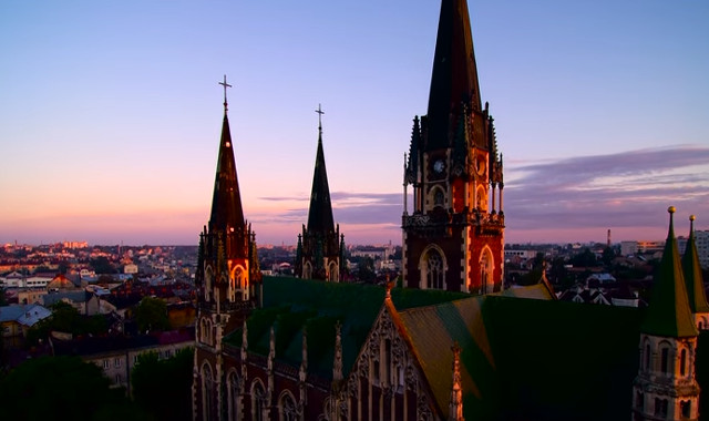 Подивіться нЦерква святих Ольги і Єлизаветиа Церкву Ольги і Єлизавети - найвища споруду Львова зверху