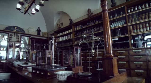 Аптека-музей «Під чорним орлом» - найдавніша з існуючих у Львові аптек
