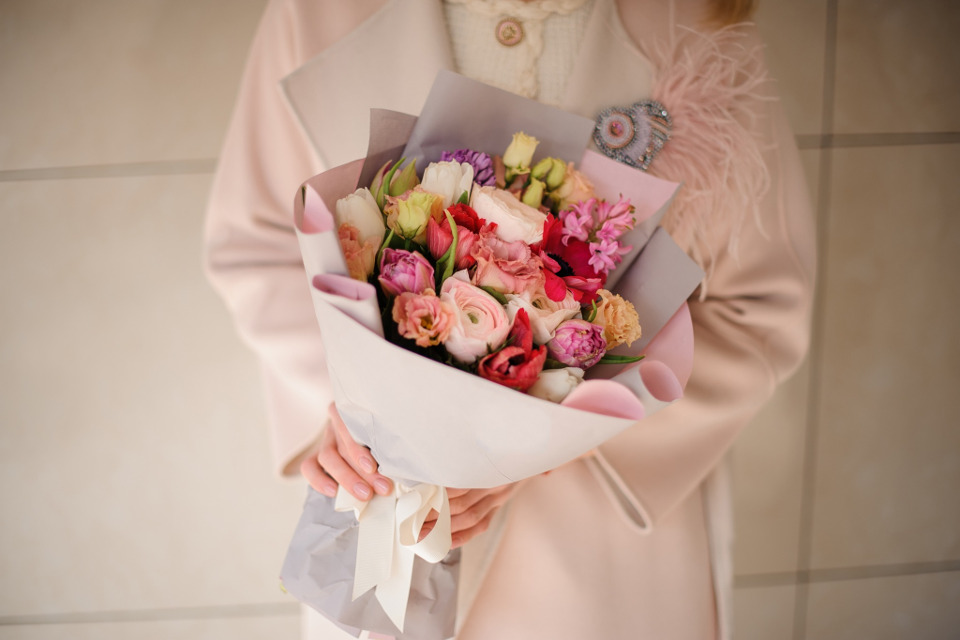 Flowers.ua - перевiрений часом сервiс доставки квiтiв та подарункiв в Львові та по всiй Українi