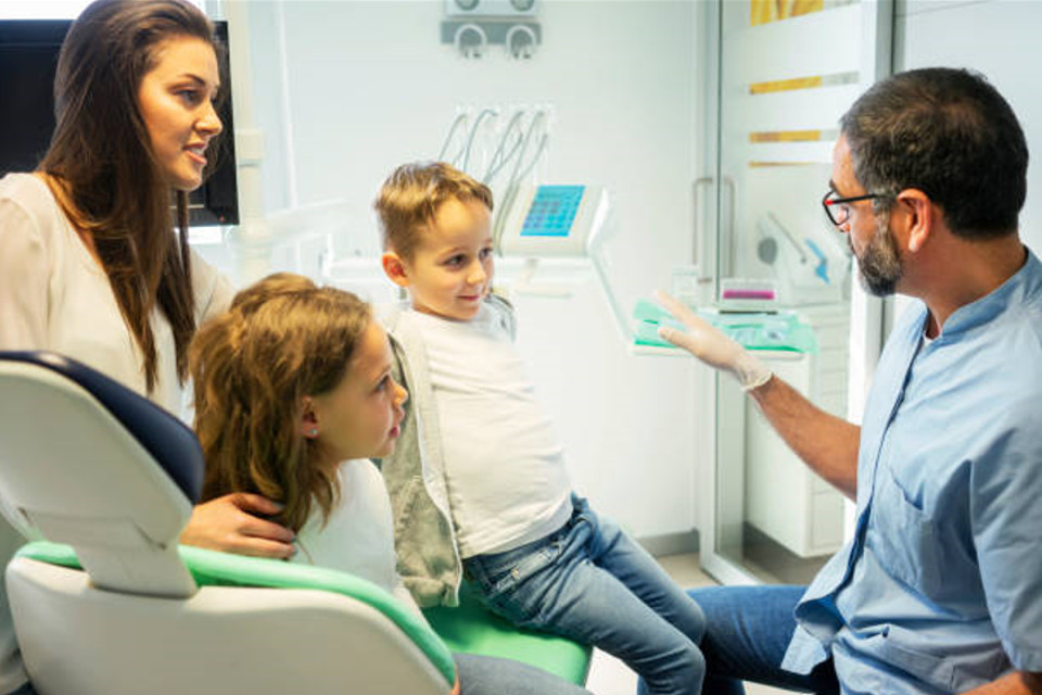 Поширені запитання батьків про дитячу стоматологію: відповіді експертів