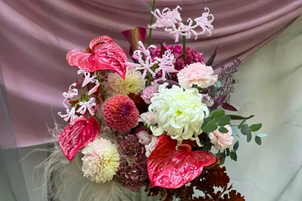 Що подарувати замість звичайних червоних троянд?