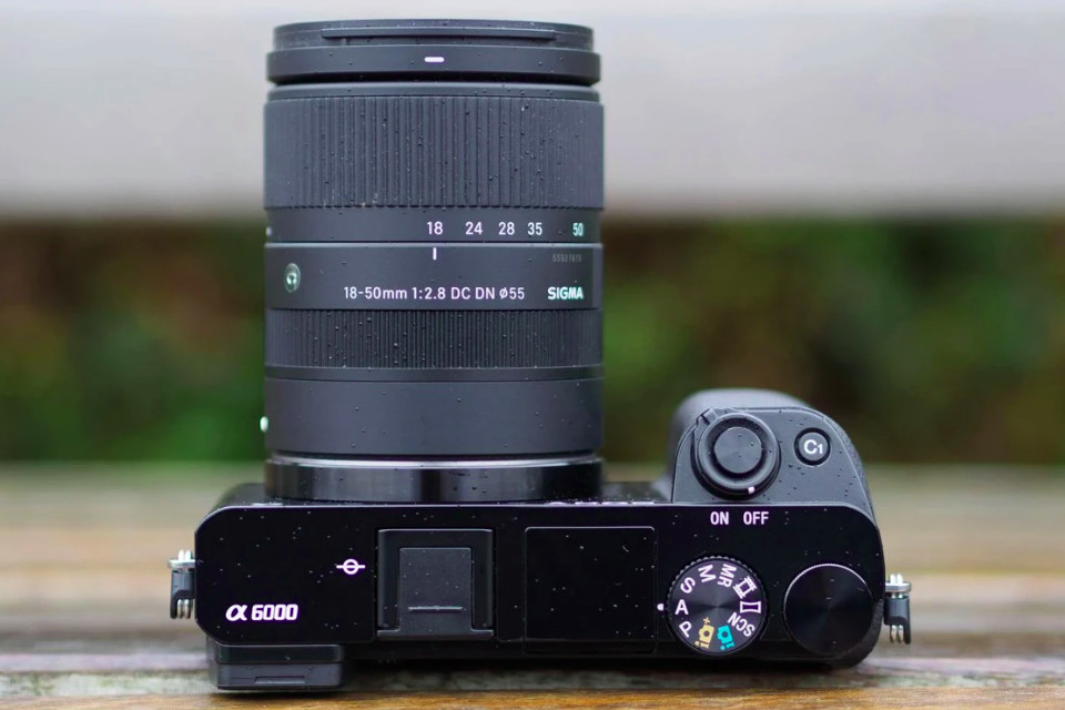 Динамічне комерційне відео на Sony FX30 та a6700 із зумом Sigma